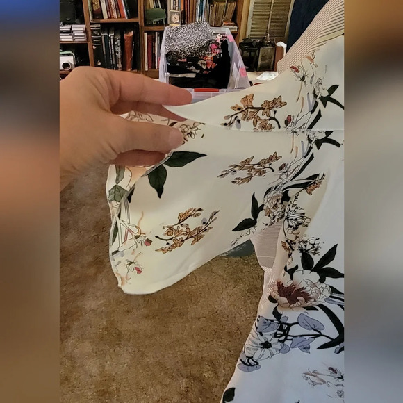 Floral Blouse 2XL Top White Short Sleeve Brand New - Picture 2 of 5